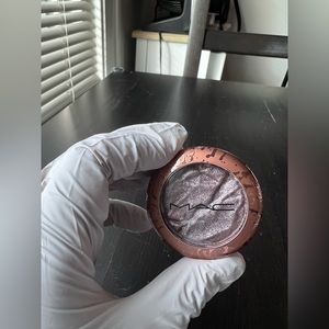 MAC Foiled Shadow In Tide ‘N’ Seek, 1.oz / 3g, New In Box